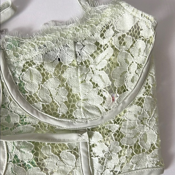 Pretty Little Thing Lace Bralette Green - Picture 3 of 9